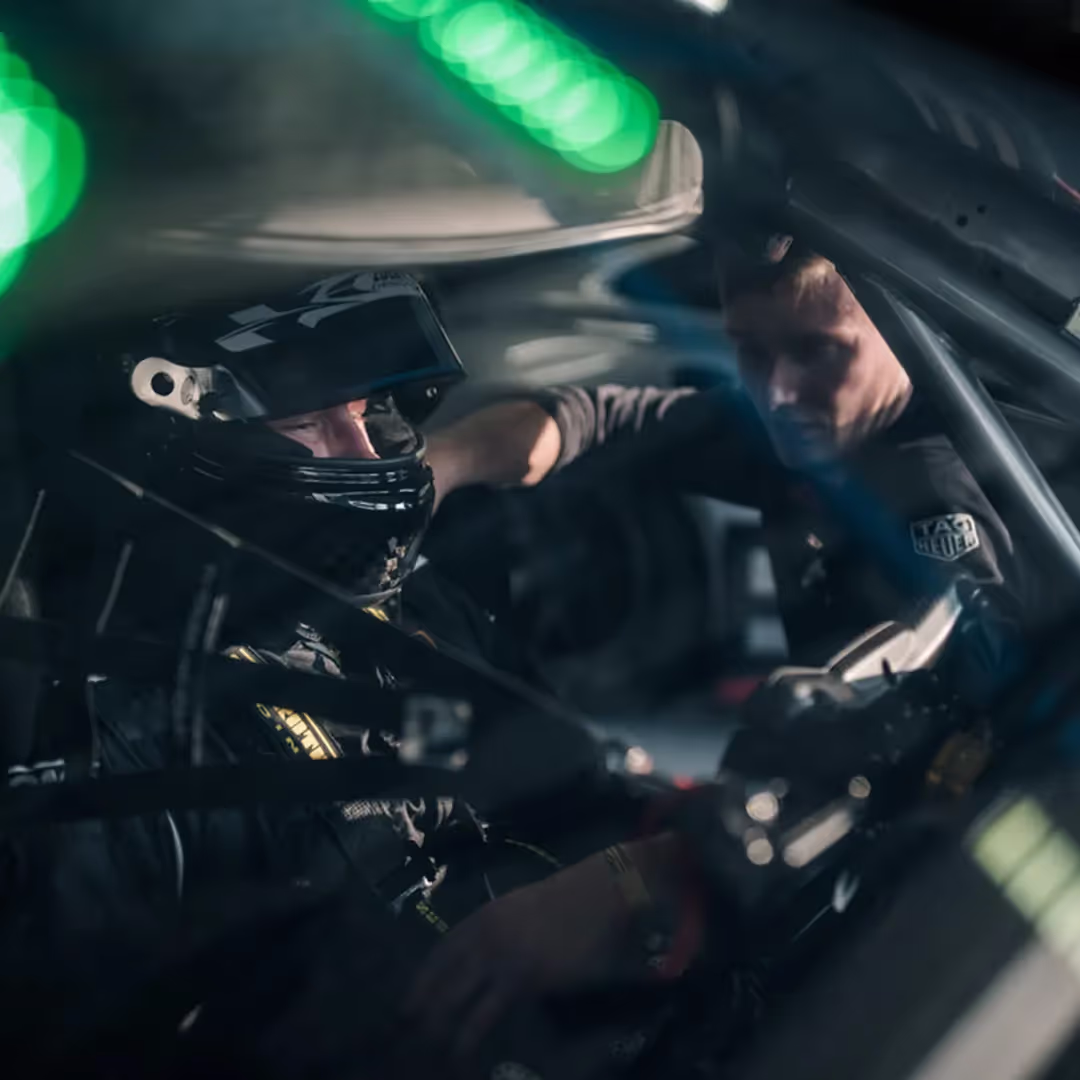 Alex Woller beim Coaching auf der Rennstrecke